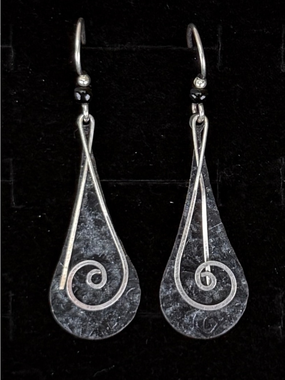 Vintage black and Silvertone music note pierced dangle earrings